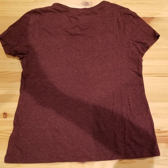Old Navy Relaxed Maroon V Neck Short Sleeve Tee - Picture 3 of 3